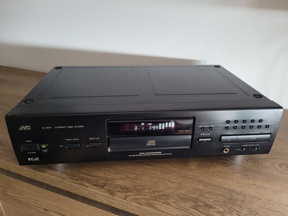 8 CD za 50 zł ! Sprzęt AV . Płyty . Kasety . DVD . Tanio ! Zerknij !