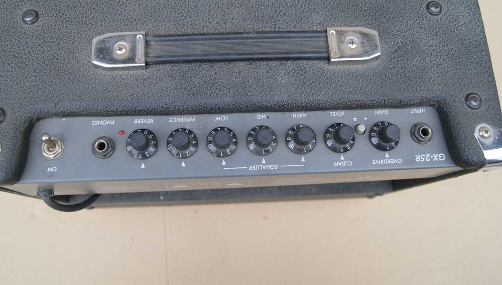 Piecyk gitarowy 30 W, dodatkowe efekty