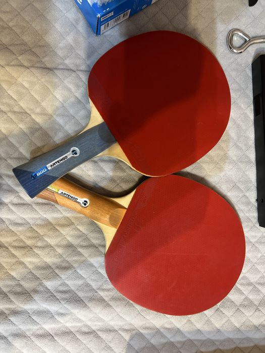 Zestaw do tenisa stołowego - siatka, 2 paletki oraz piłka