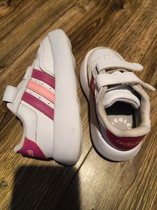 Adidas bubblecomfy 24