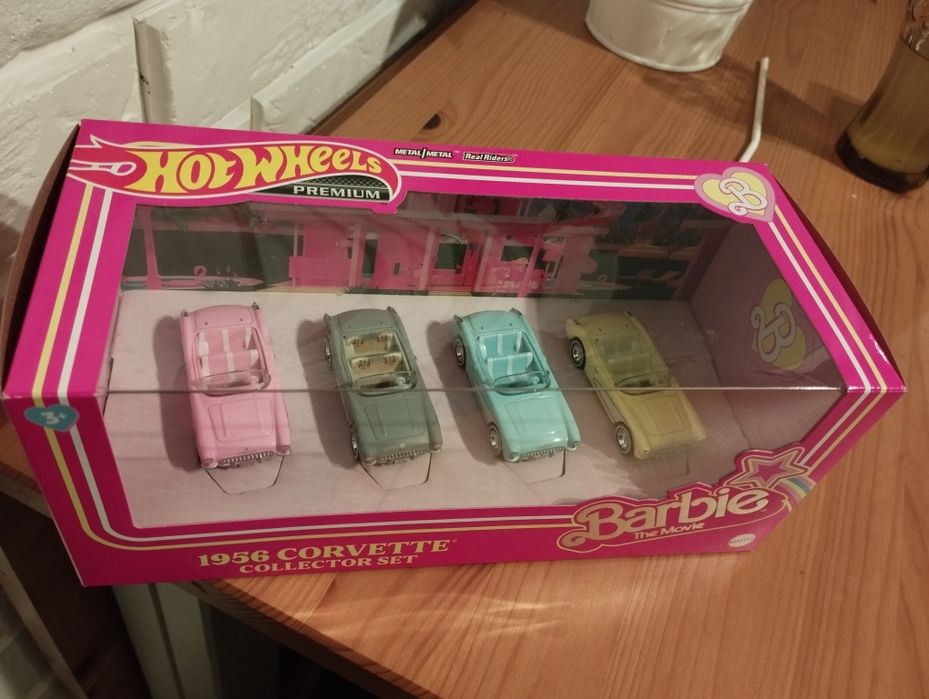 Hot wheels Barbie Corvette diorama collector set Premium