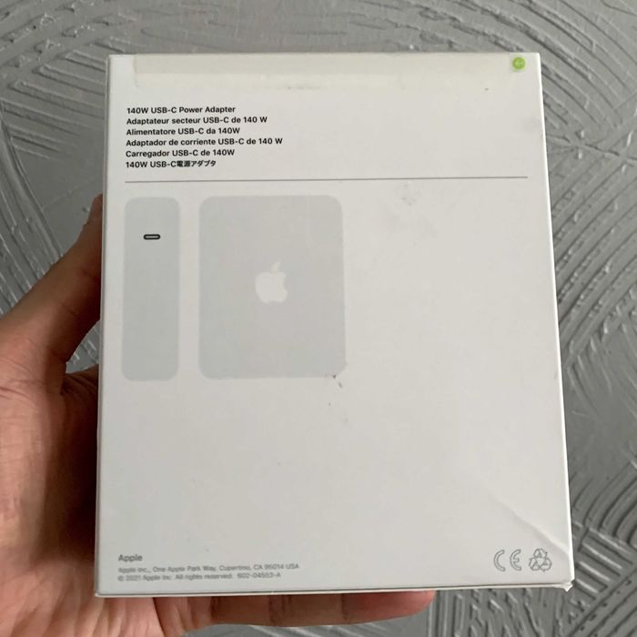 Зарядний пристрій Apple 140W USB C Power Adapter оригінал
