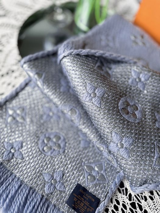 Nowy szal Louis Vuitton Logomania niebieski baby blue