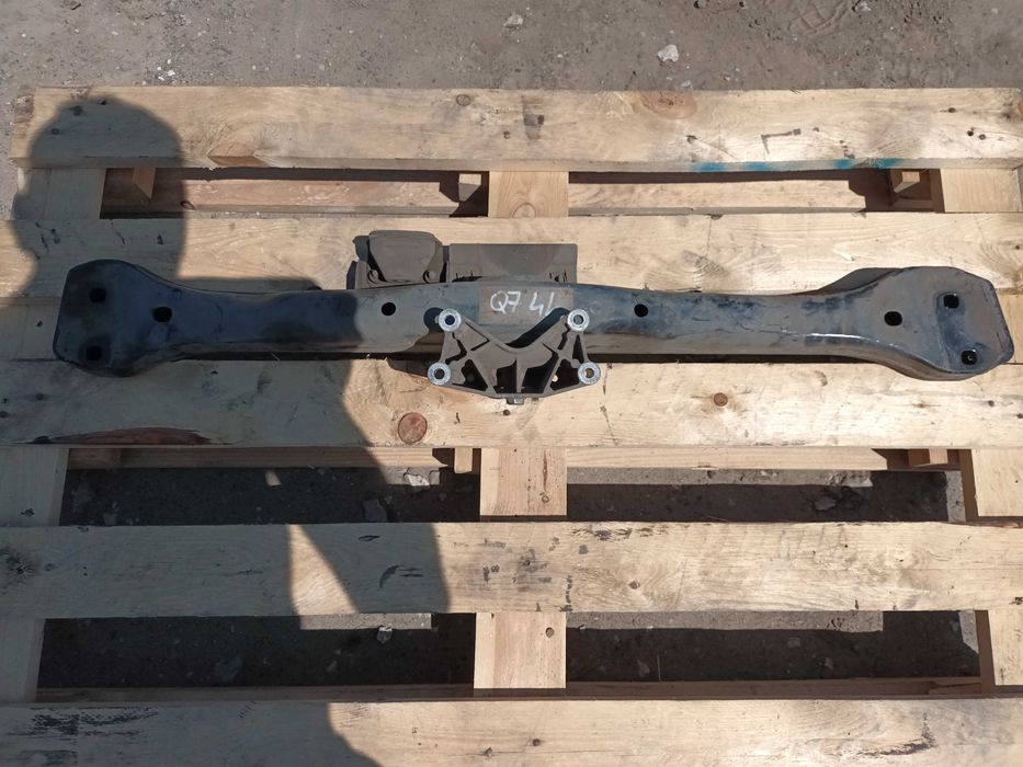 Belka podpora łapa poduszka skrzyni VW TOUAREG 7L AUDI Q7 4L 3.0 TDI