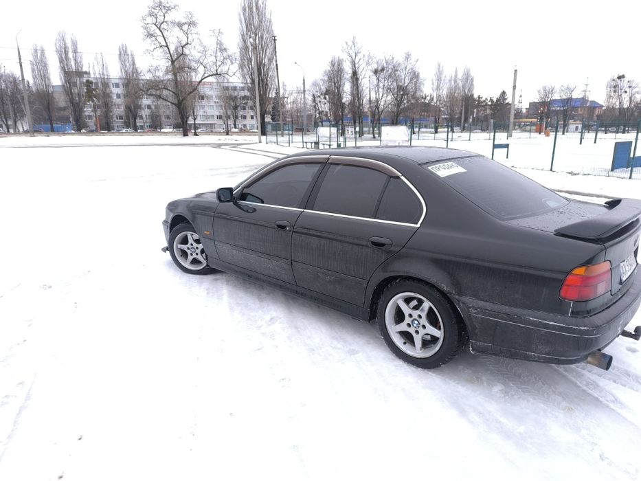 Черная БМВ е39 Акпп
