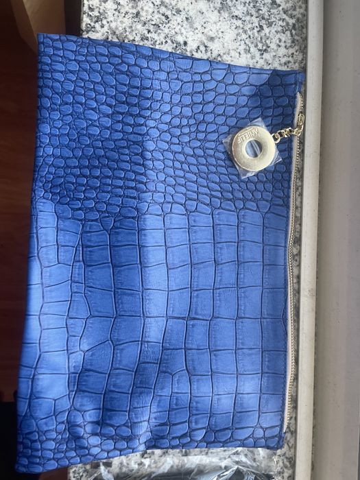 Pochete ou Carteira grande craquelada nova