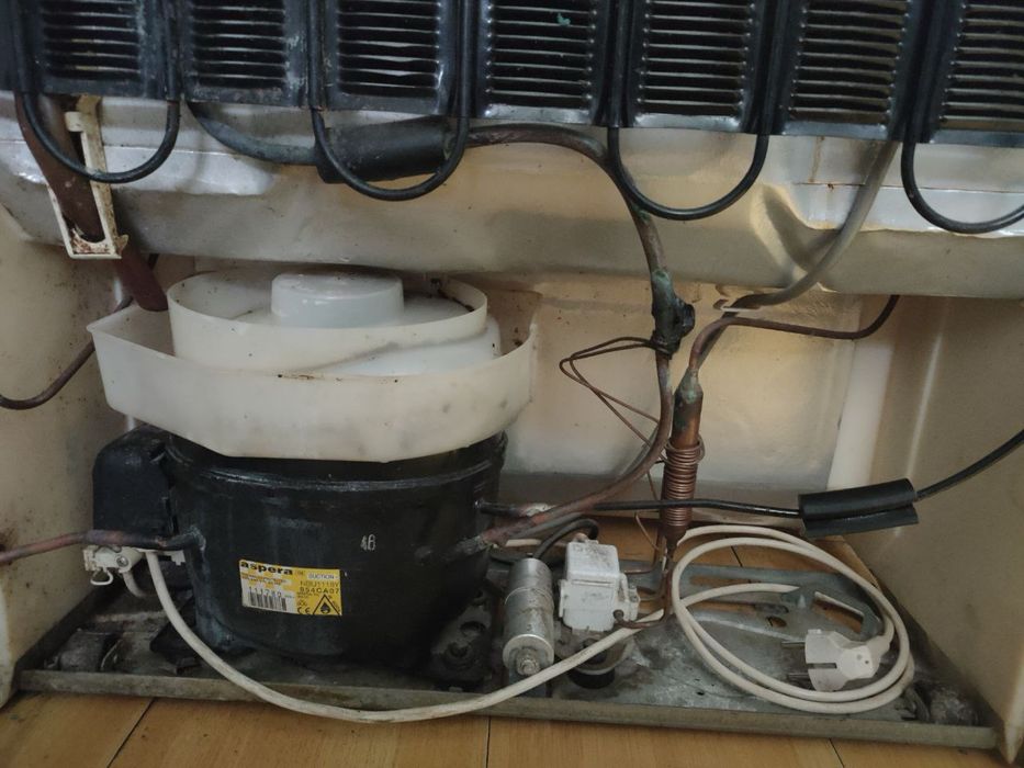 Продам холодильник Liebherr 3846