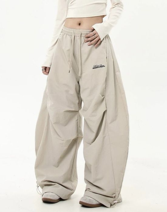 Широкі штани бежевого колору