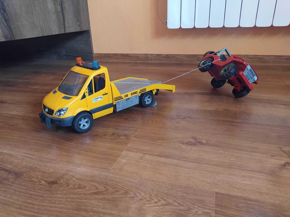 Bruder auto - laweta Mercedes sprinter + JEEP. Na preznt.