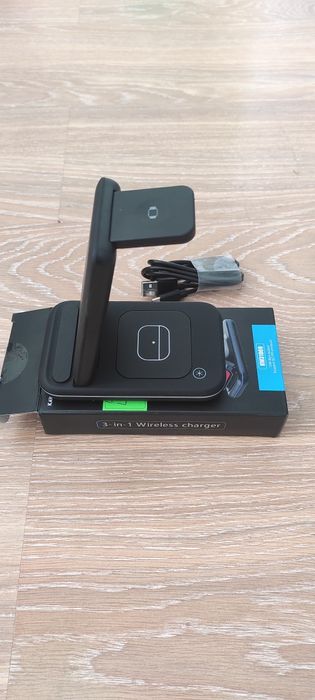 Безпровідна зарядка 3 в 1