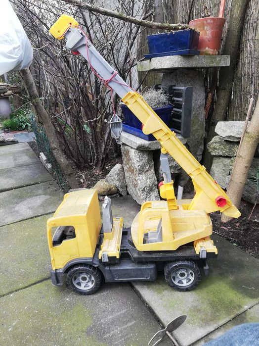 zabawka dla dziecka samochod -dzwig