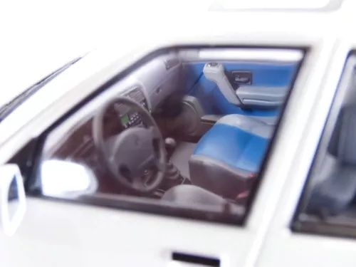 Triple9 1/18 Renault 19 ano 1994