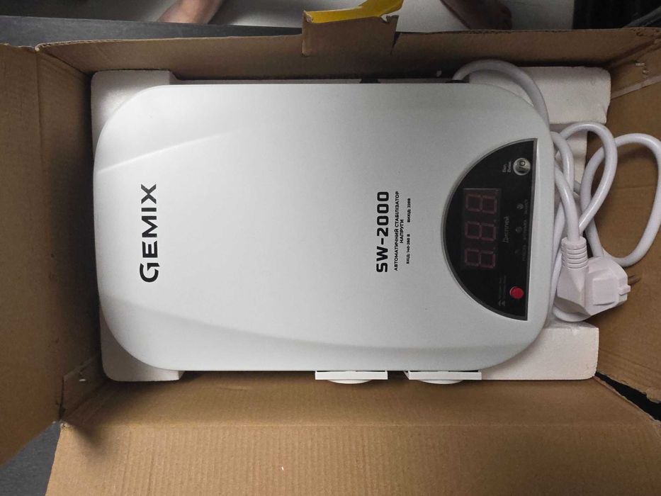 Релейний стабілізатор напруги Gemix SW-2000