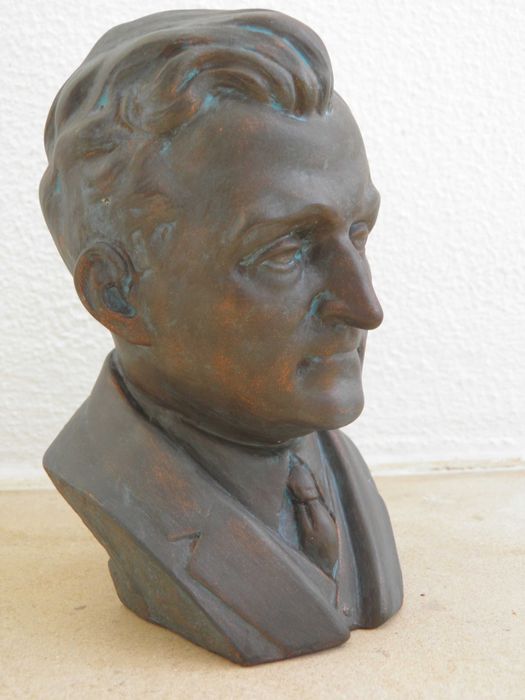 Busto Salazar Estado Novo Mocidade Portuguesa