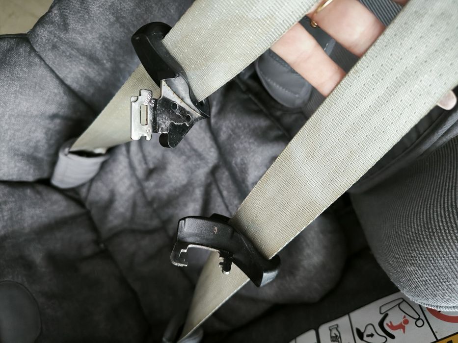 Fotelik dziecuecy od9kg MaxiCosi 2waypearl+baza 2wayfix(tyłem do kier.