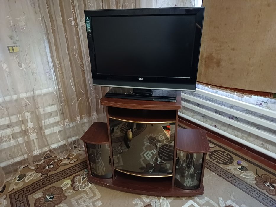 Продам тумбу под телевизор