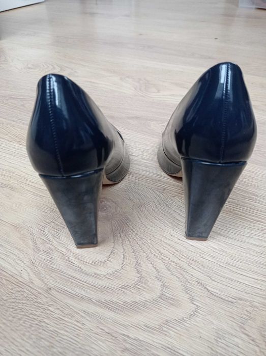 Buty damskie RESERVED r.39 na 11 cm obcasie. Granatowe.