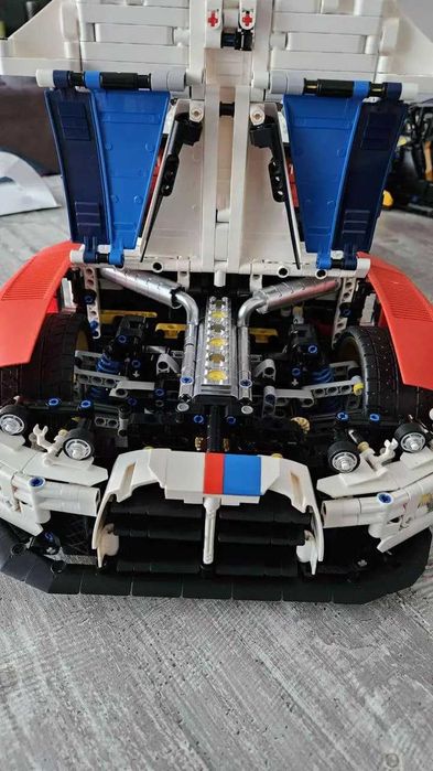 Конструктор Technic BMW M4 Super Car. 4556 деталей.