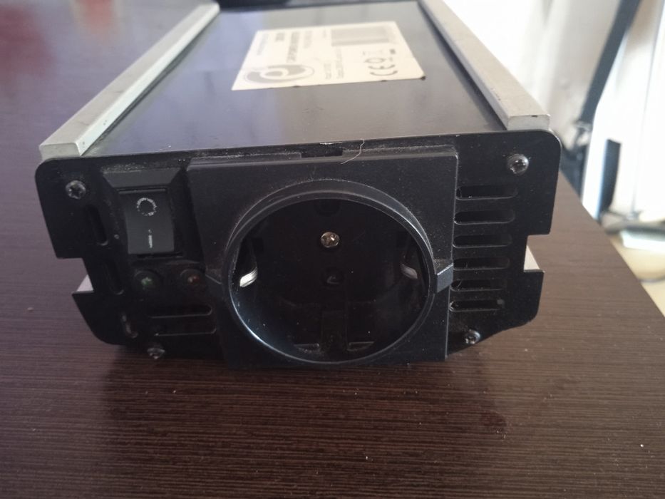 Преобразователь тока 12 V DC-230 V AC up 1.3 A.