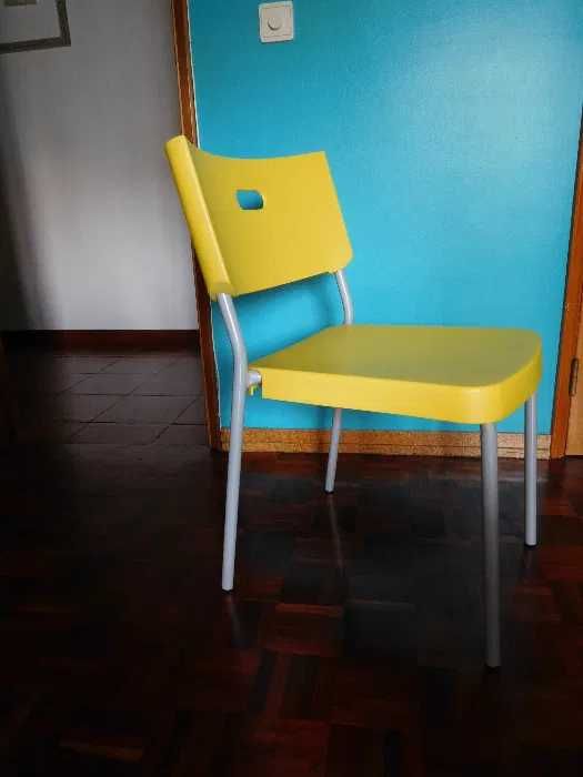 Cadeira Amarela IKEA  impcáver!