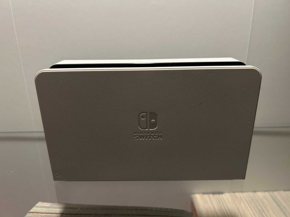Nintendo Switch Oled + 4 jogos + comando+ bolsa+ caixa –Excelente estado