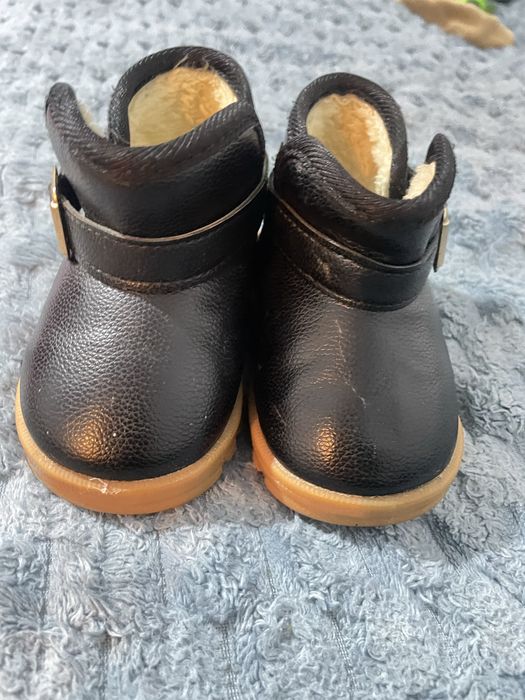 Уги для діток 18 розмір.