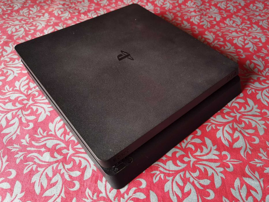 PS4 Slim avariada - blod
