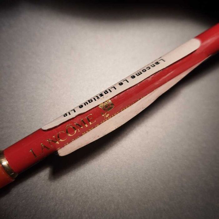 Карандаш контур подводка для губ Lancome Le Lipstique Scarlett