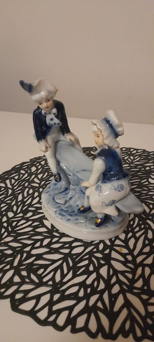 Figurka cdc rokoko,  para na huśtawce