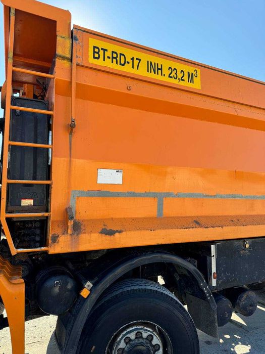 Самоскид повнопривідний з 25 кубовим герметичним кузовом