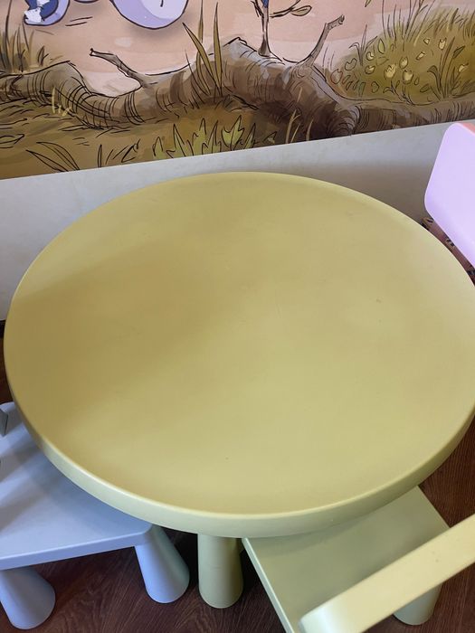 Стол Икеа детский +3 стульчика