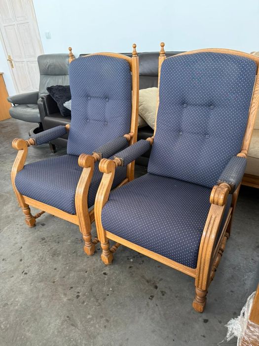 Дубові крісла в ретро-стилі