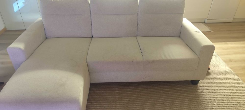 Sofá com chaise long