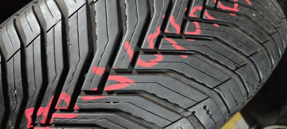 Pneus 235/55/18 Michelin semi novos