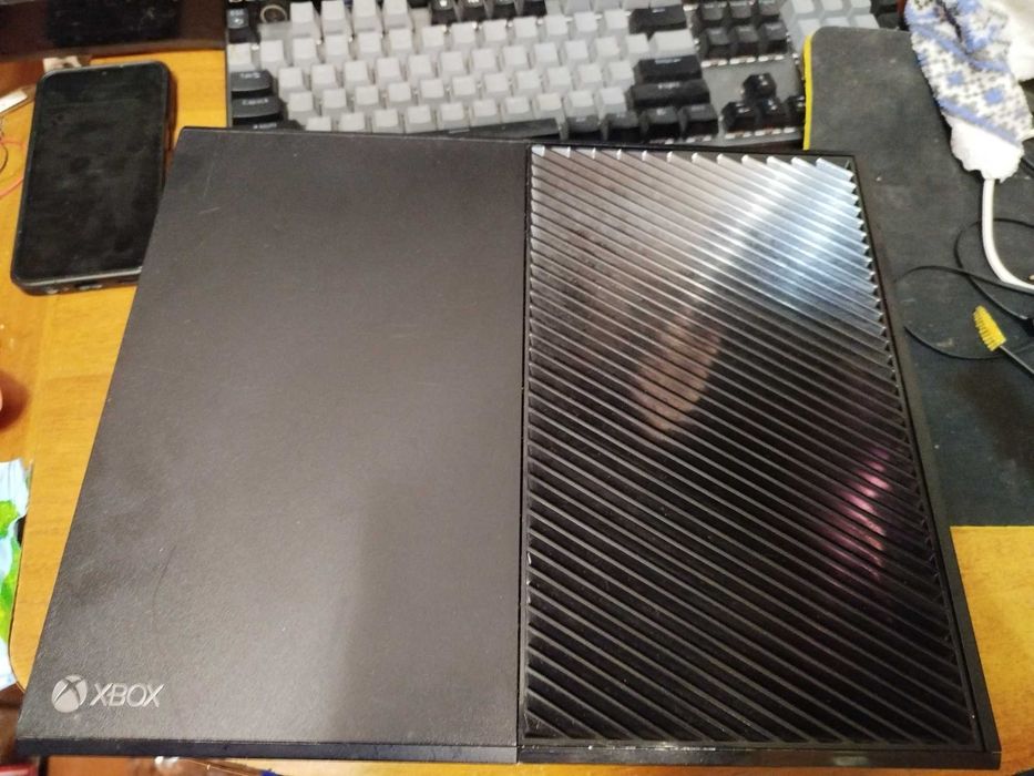 Xbox One 1TB + 2 Геймпади ТОРГ присутній (один від Xbox Series)