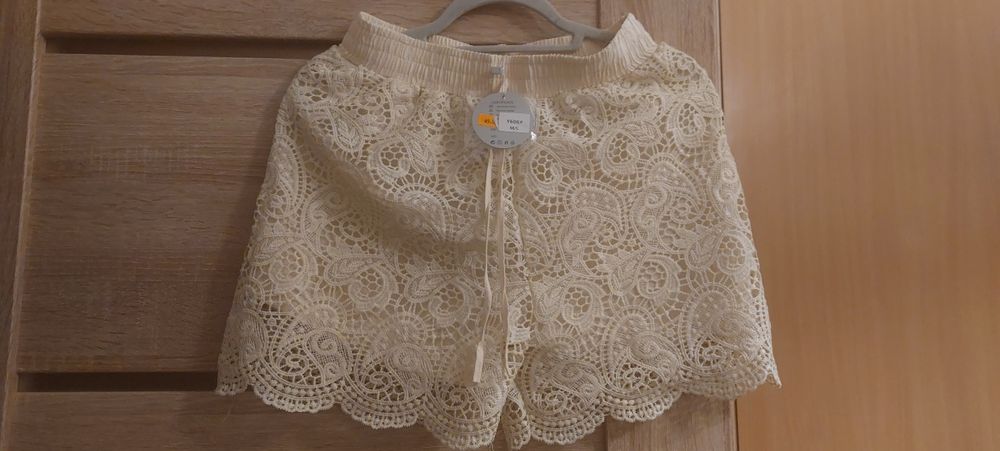Spodenki koronkowe