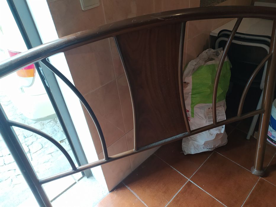 Estanteiras de camas para fazer bancos