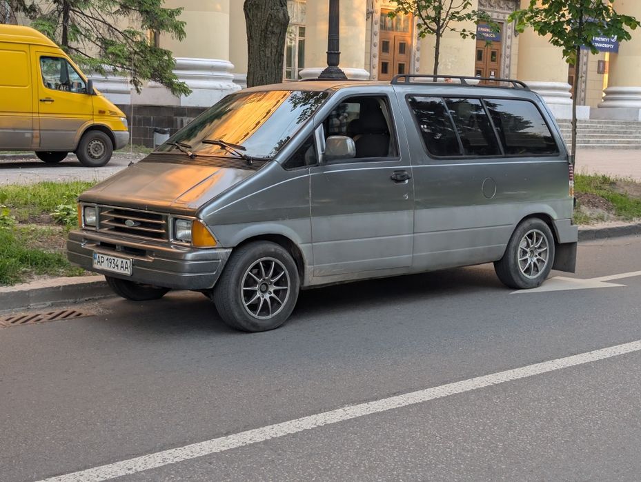 Продам Ford Aerostar