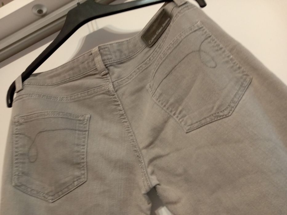 Spodnie damskie szare Calvin Klein.