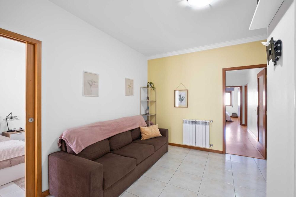 Arrendo quarto com varanda e Ar condicionado