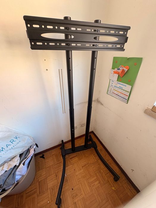 Suporte de TV com base móvel