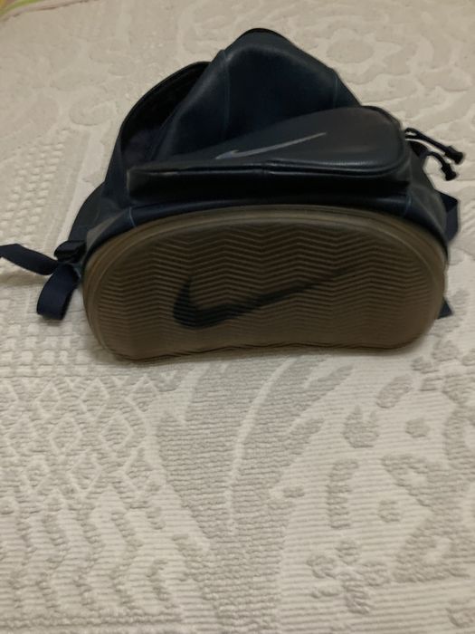 Mochila Nike repelente à agua.