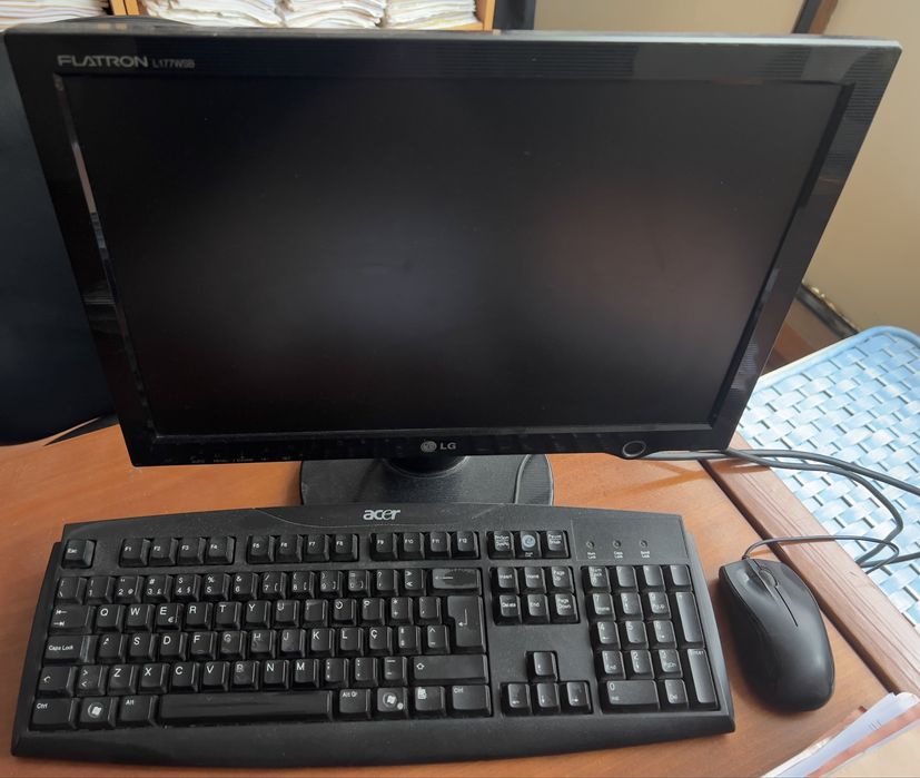 Monitor teclado e rato