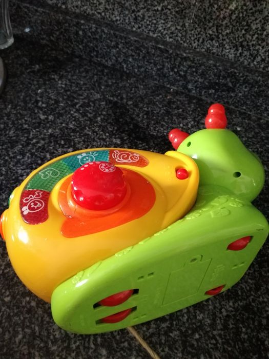 Brinquedo Chico (caracol musical com rodas)