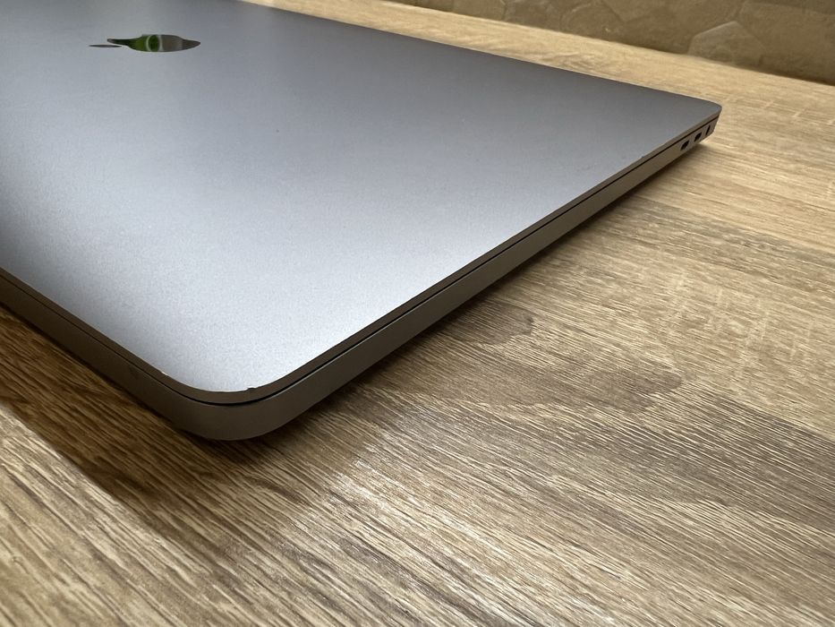 MacBook Pro 16' 2019 A2141 /i7 6-Core/16Gb RAM/512Gb SSD/4Gb GPU