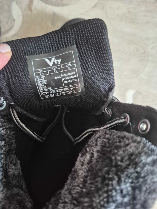 Женские осенние ботинки Vty