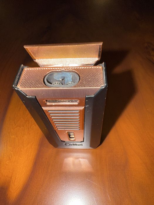 Isqueiro Colibri Preto/Ouro Dupla Chama