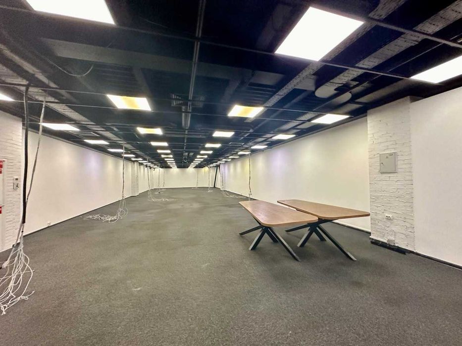 Офис с генератором, 2500 кв.м., метро Шулявка. ТРЦ COSMO MULTIMALL