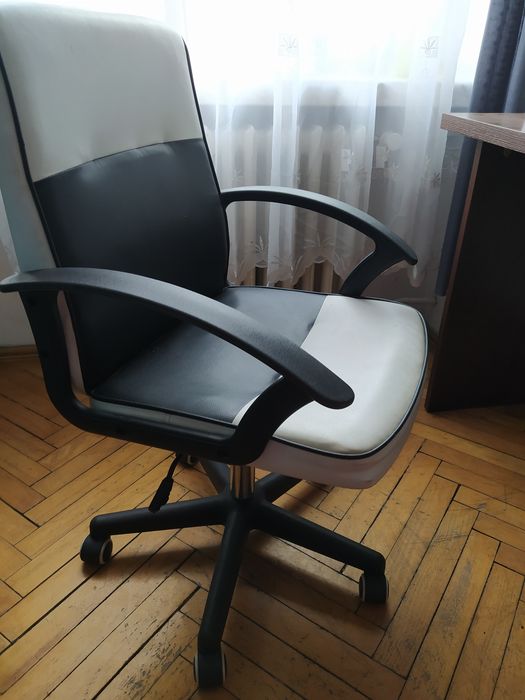 Sprzedam  stół ecru