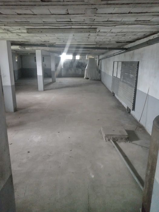 Pequeno armazém disponível